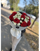 Букет с розами Ниной и кустовыми розами 